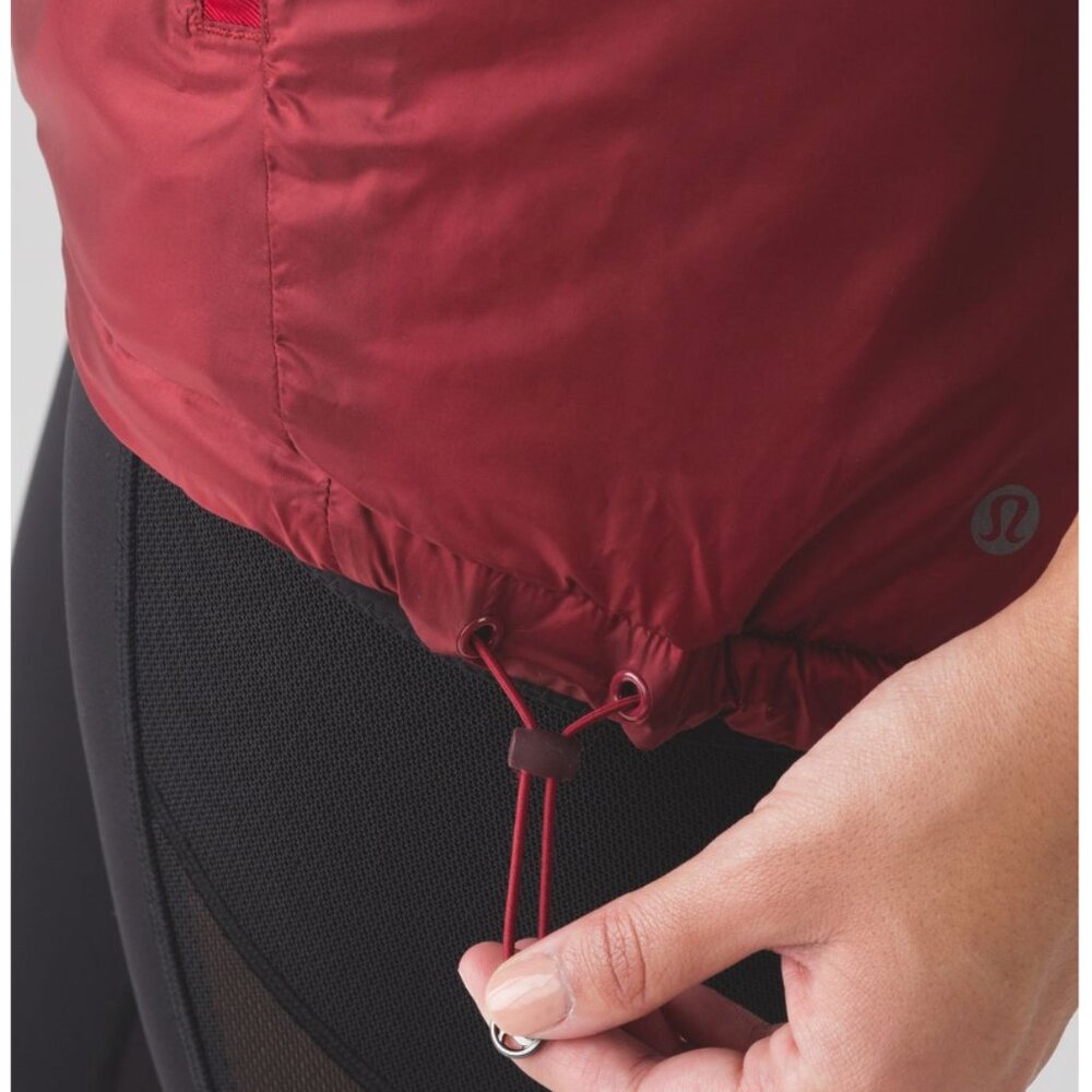 Lululemon Layer Up Reversible Insulated Vest in Bordeaux and Red | Size 4 - Picture 15 of 16